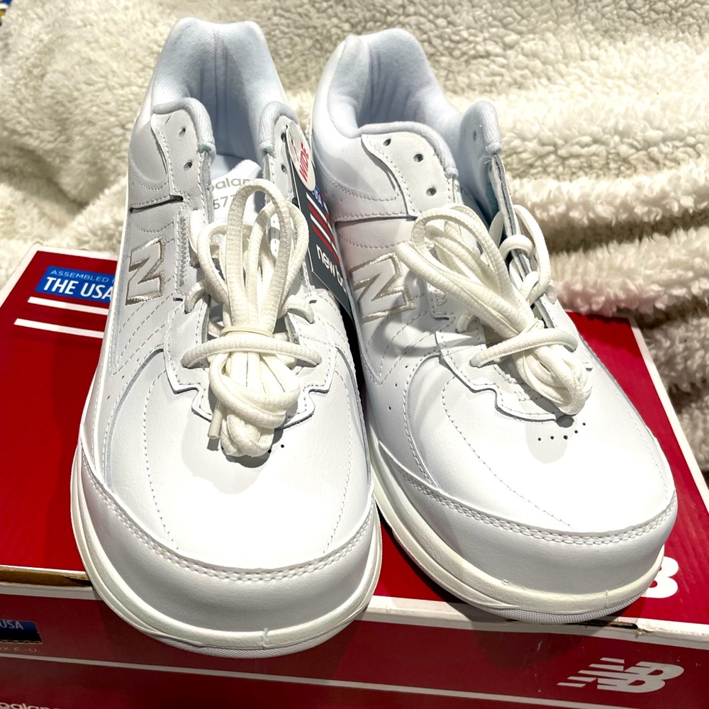 New Balance Men's 577 V1 Lace-up Walking Shoe. Size: 9.5 extra wide